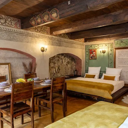 500 Year House - Old Town - Historic By Staymoovers *