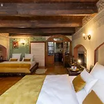 500 Year House - Old Town - Historic By Staymoovers *