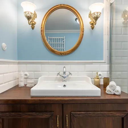 500 Year House - Old Town - Historic By Staymoovers