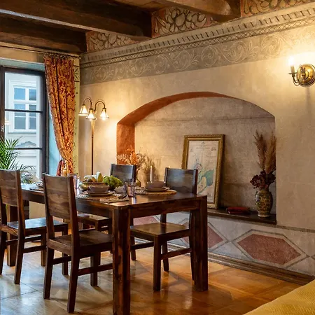 500 Year House - Artistic Historic In Old Town By Staymoovers アパート クラクフ